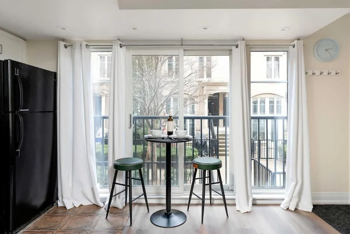 All inclusive Townhome Apartment in Amazing Location Toronto