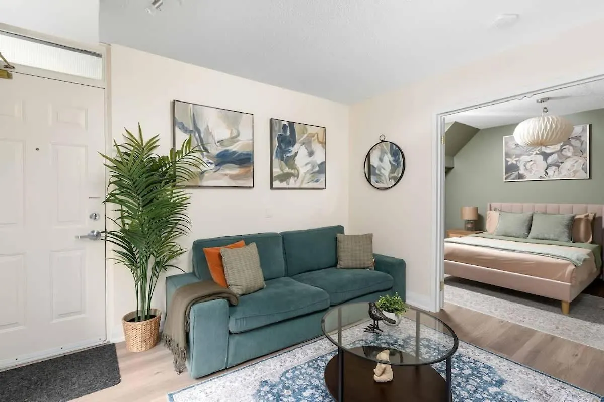 All inclusive Townhome Apartment in Amazing Location Toronto Canada