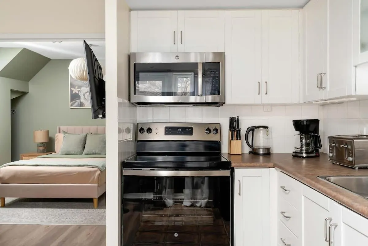 All inclusive Townhome Apartment in Amazing Location Toronto Canada