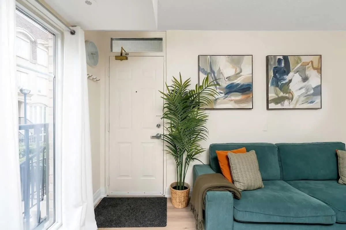 All inclusive Townhome Apartment in Amazing Location Toronto 0*,