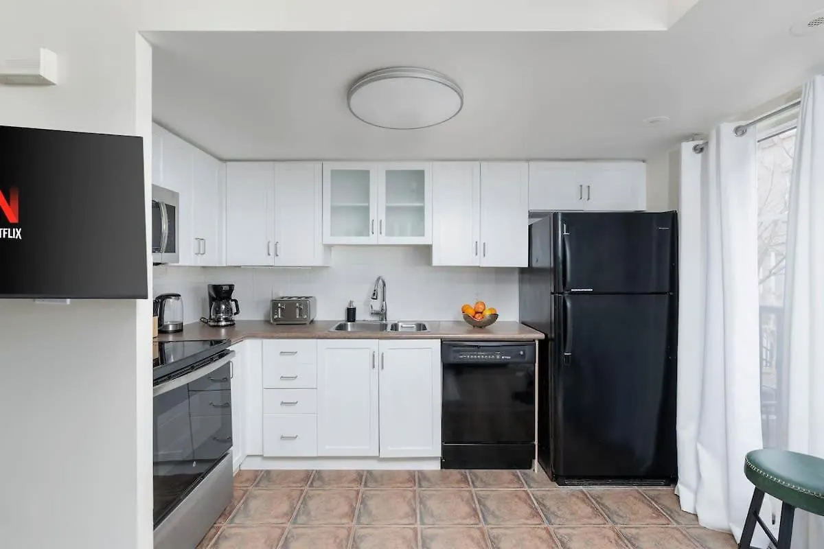 All inclusive Townhome Apartment in Amazing Location Toronto