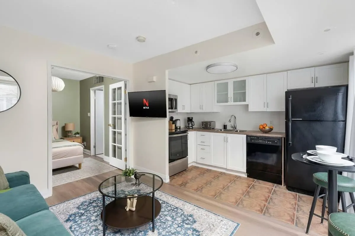 All inclusive Townhome Apartment in Amazing Location Toronto